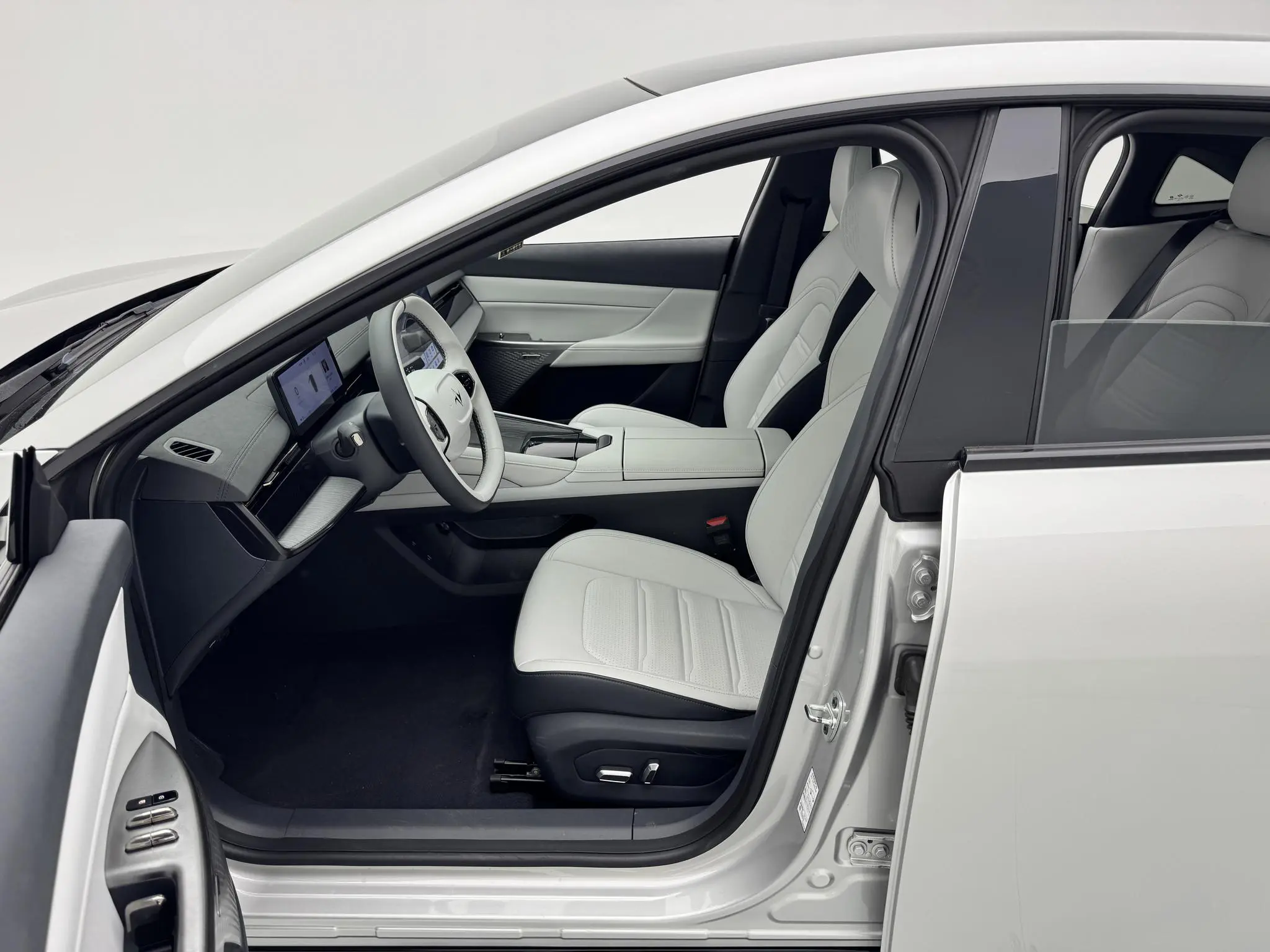 Dongfeng eπ eπ007 Pure electric 530Pro version