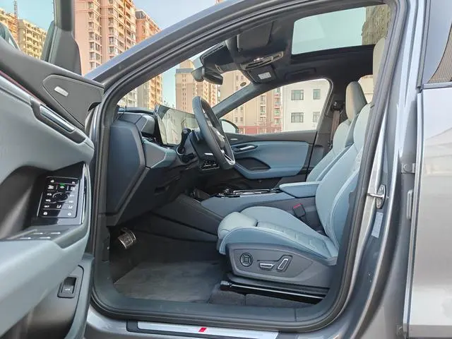 Audi Audi Q6L e-tron First pilot version
