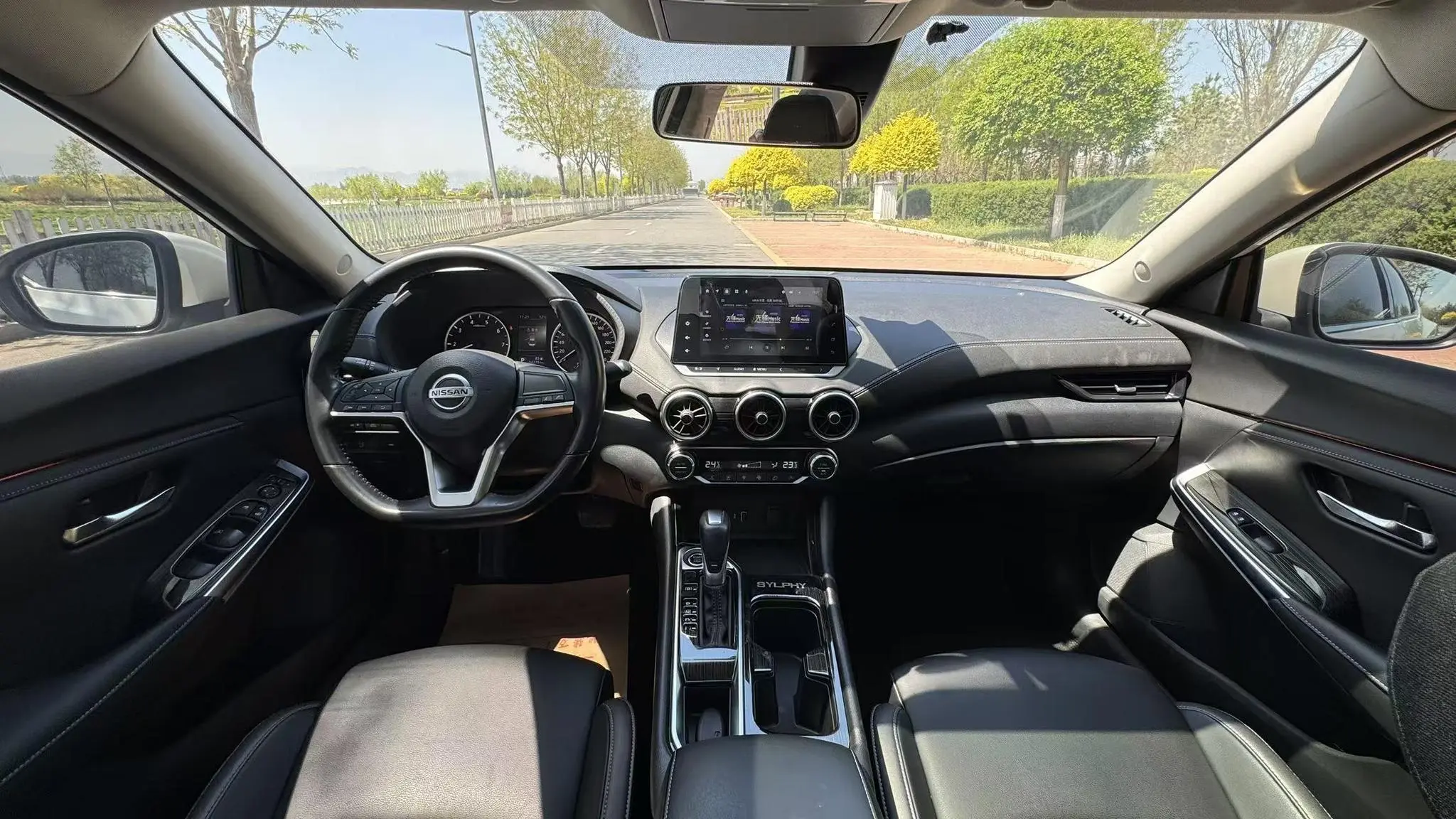Nissan Xuan Yi 1.6L XL CVT Enjoy Edition