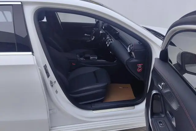 Mercedes-Benz Mercedes-Benz A-class A 200 L sports sedan fashion Version
