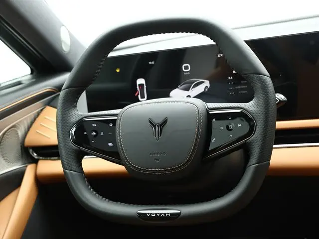 VOYAH Lantu chasing light PHEV Ultra-long battery life, four-wheel drive ultimate edition