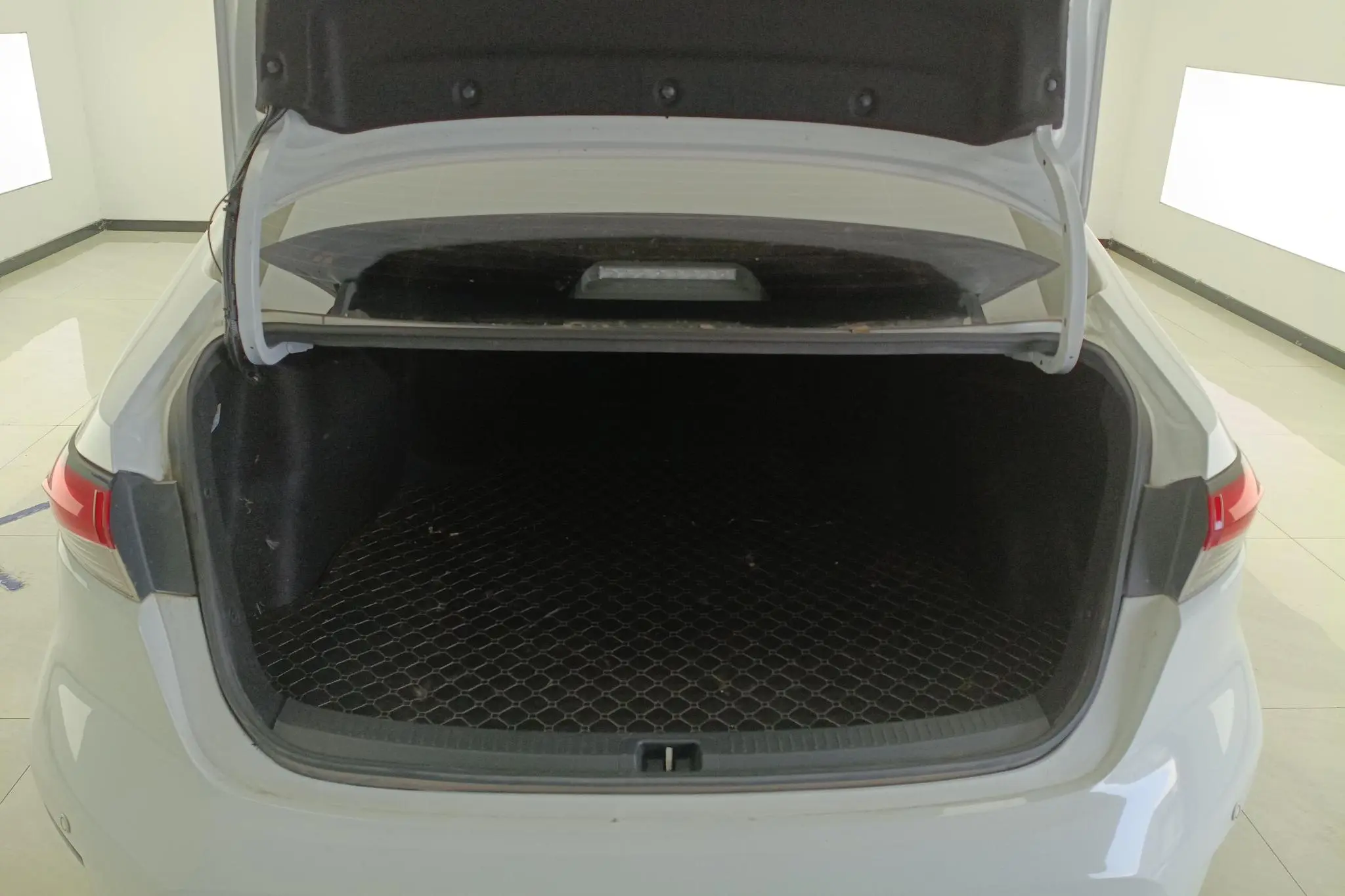 TOYOTA Lei Ling Dual engine 1.8H E-CVT Leading version