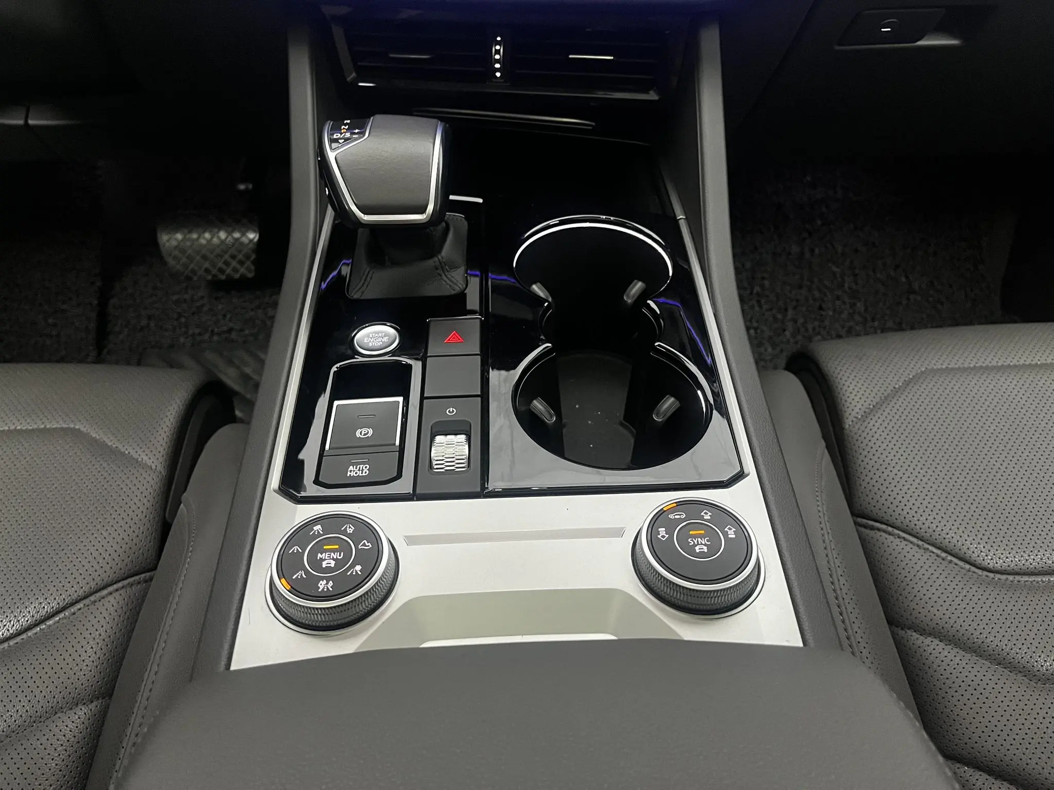 Volkswagen Touareg 3.0 TSI Sharp Front Version Country V