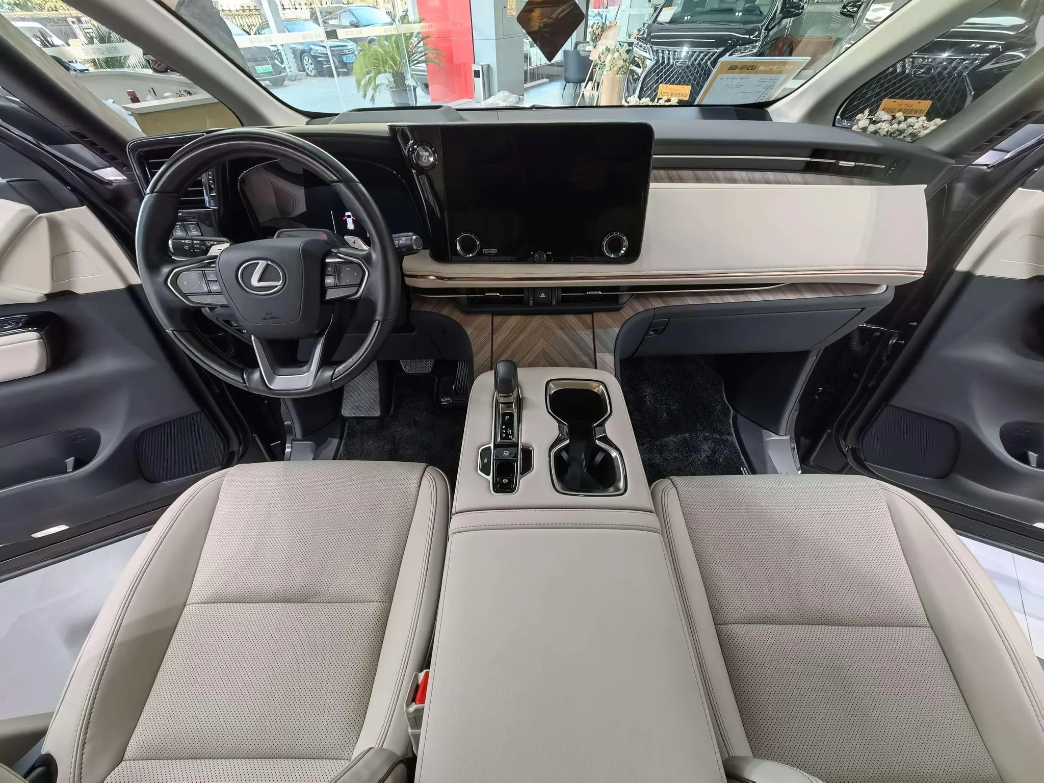 Lexus Lexus LM 500h DIRECT4 six-seater premium edition