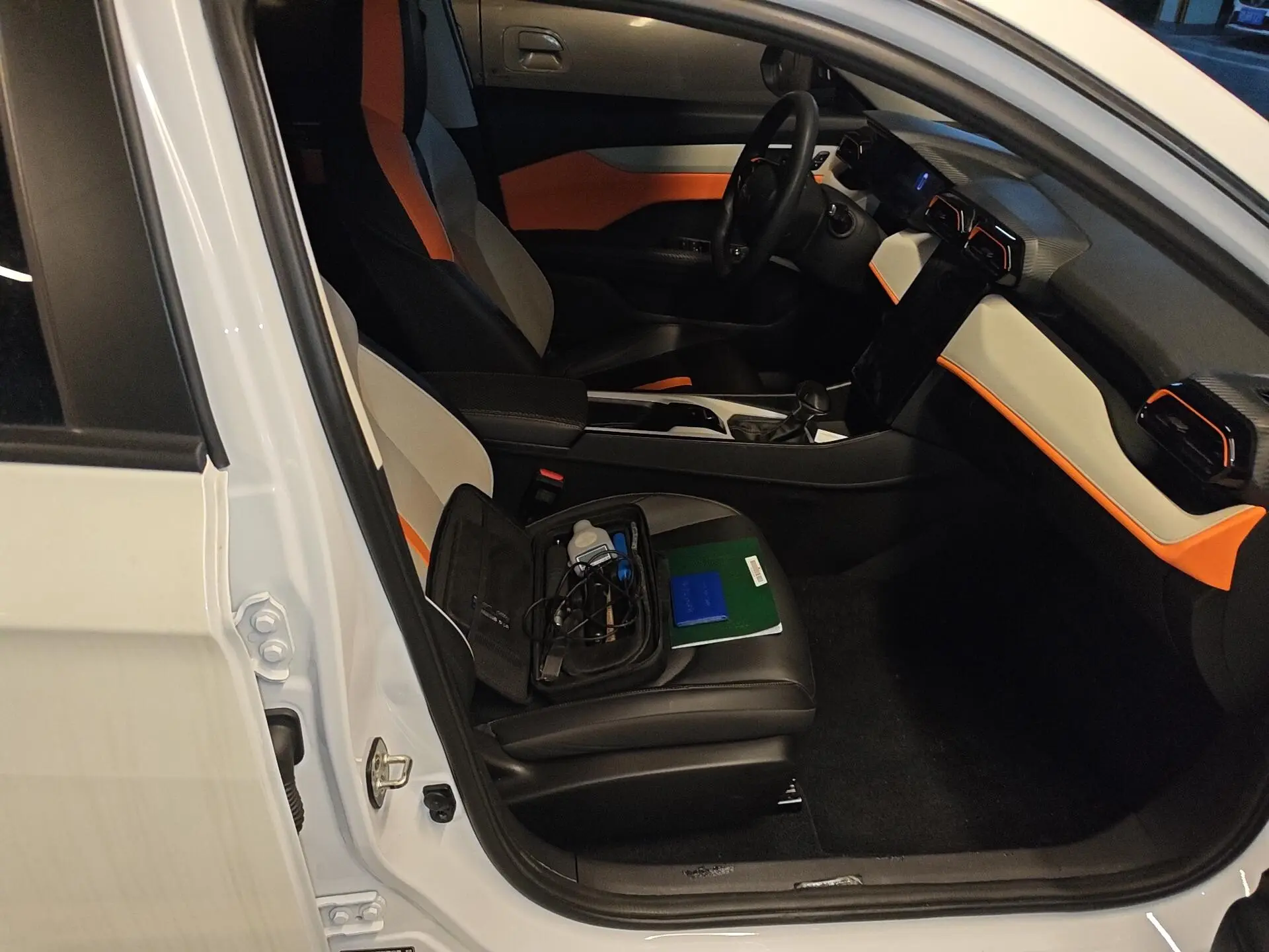 Dongfeng Fengshen Yi Hyun Mach version 1.5L automatic Wind Chasing version