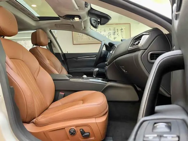 Maserati Ghibli 3.0T Standard Edition