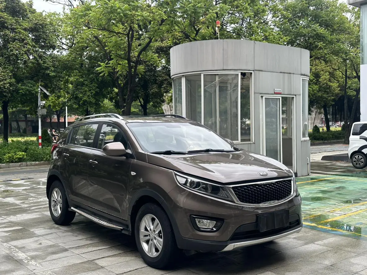 Kia Smart running 2.0L automatic two-wheel drive version Premium