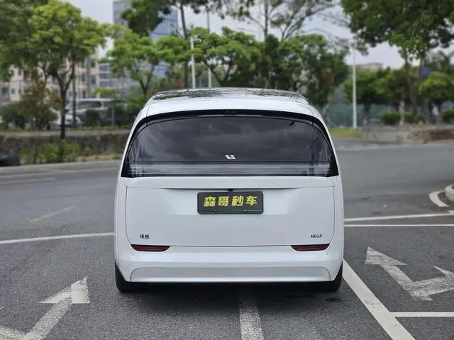 Li Auto Ideal MEGA Home Family Special Edition