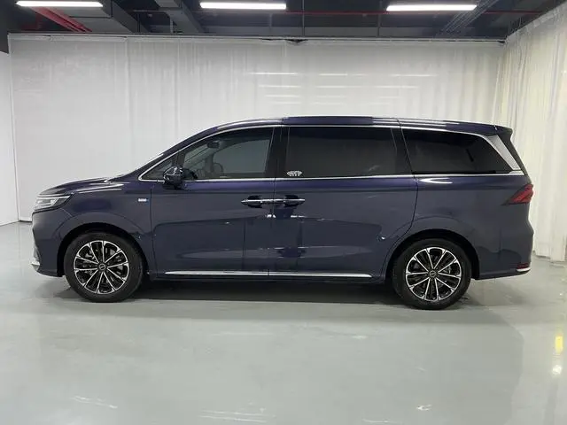 Roewe Roewe iMAX8 400TGI Supreme Series Premium Edition