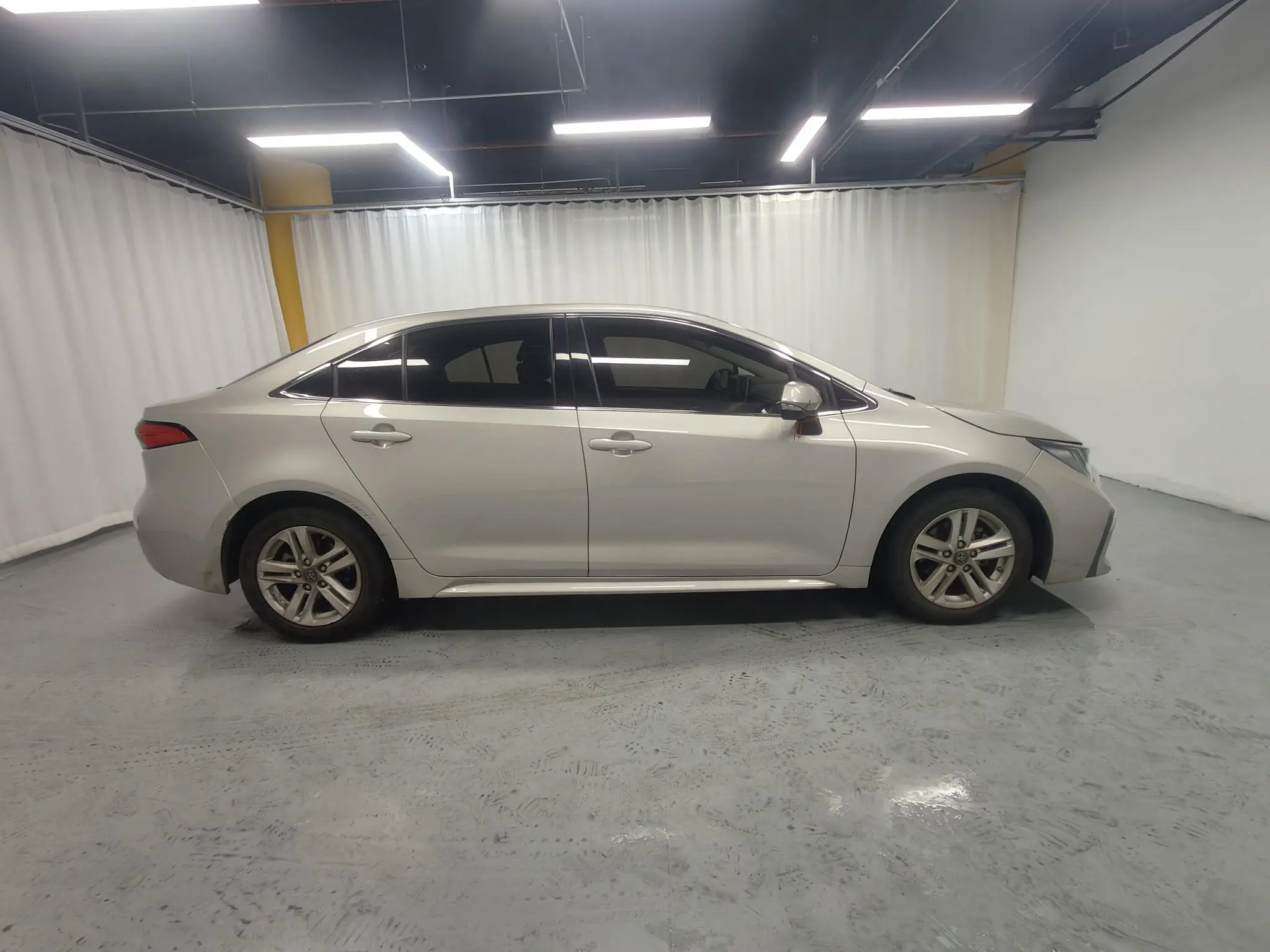 TOYOTA Ling Shang 2.0L Leading version