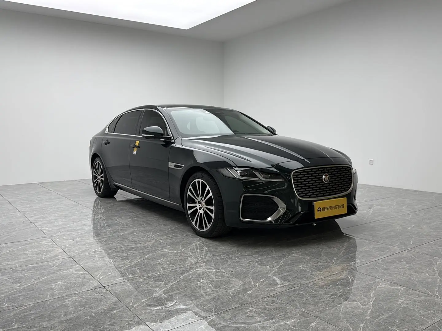 Jaguar Jaguar XFL 2.0T P250 two-wheel drive Exclusive Deluxe Edition