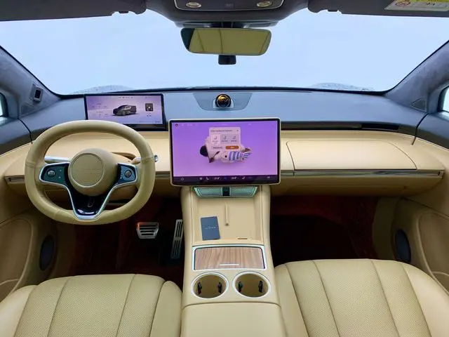 LUXEED Wisdom World R7 Pure electric 82kWh Pro rear drive version