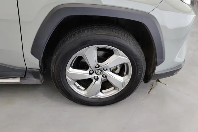 TOYOTA RAV4 Rongfang 2.0L CVT four-wheel drive fashion version
