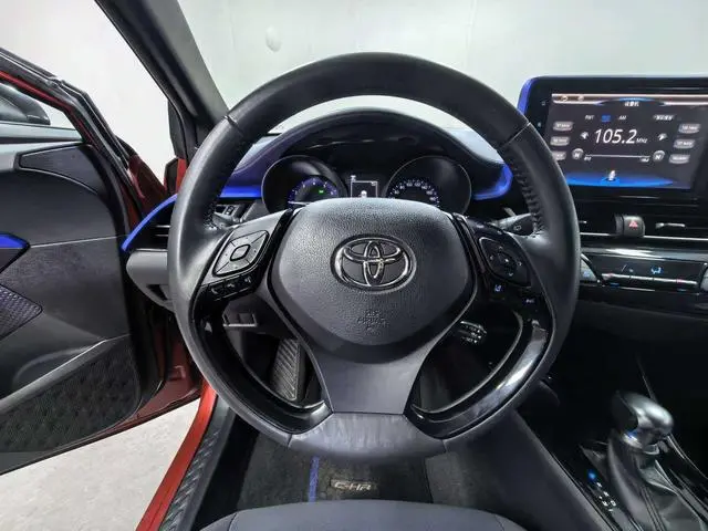 TOYOTA Toyota C-HR 2.0L Luxury sunroof version Country V