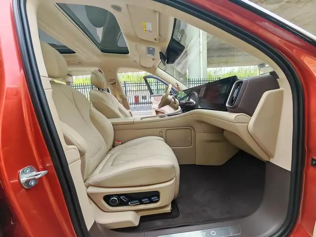 AITO Ask the world M9 Extended range Max six-seater version