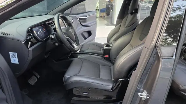 Tesla Model X 75D