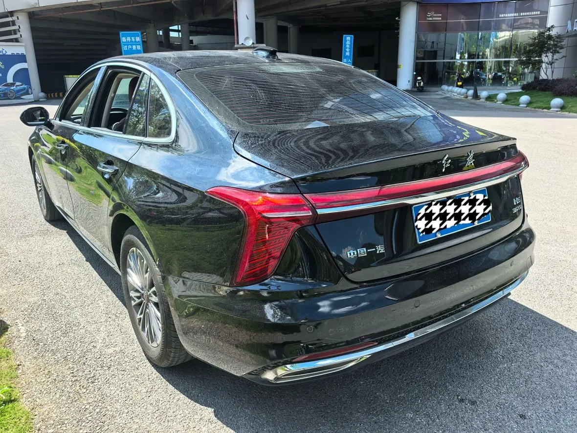 Hongqi Hongqi H5 1.5T DCT Zhilian Flag Rhyme Version