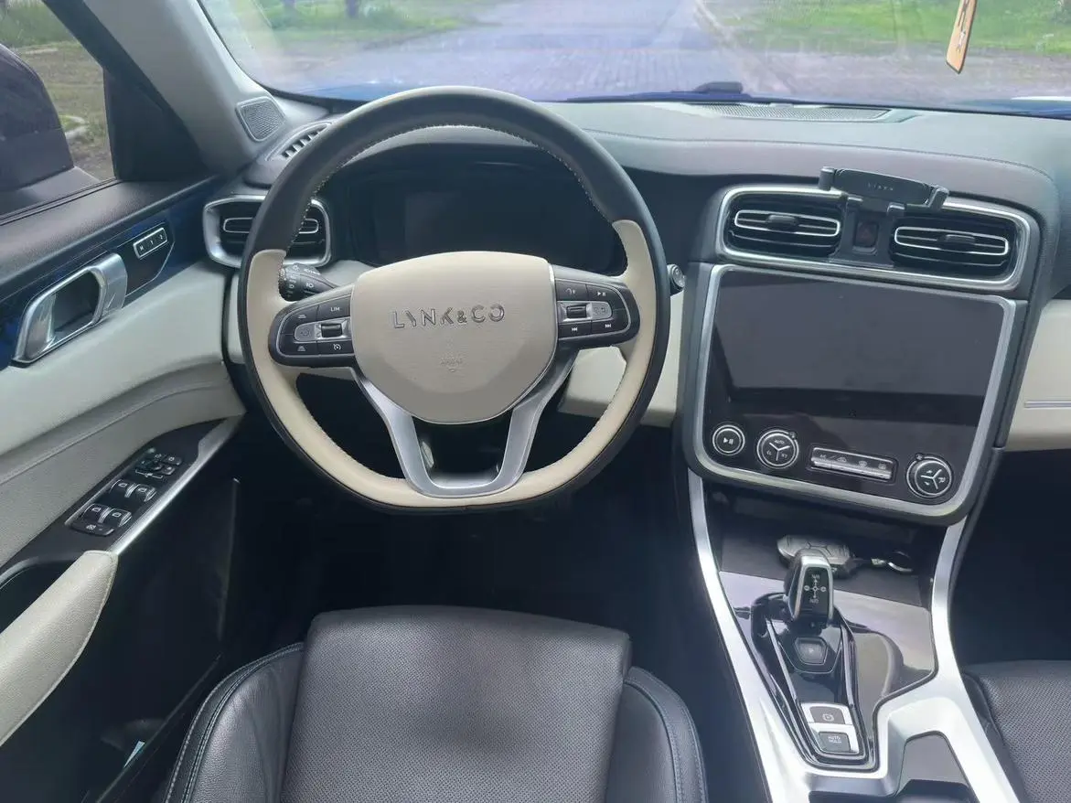 LYNK & CO Lynk 01 2.0T two-wheel drive Pro version country VI