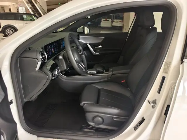 Mercedes-Benz Mercedes-Benz A-class Second facelift A 180 L sports sedan