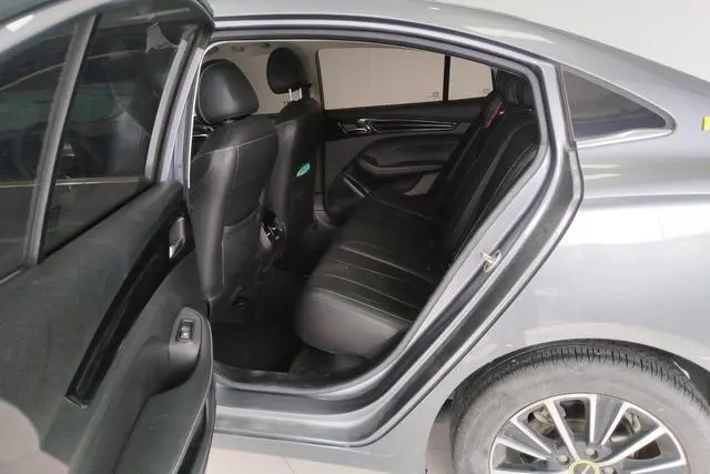 Roewe Roewe i5 1.5L CVT Diamond Edition