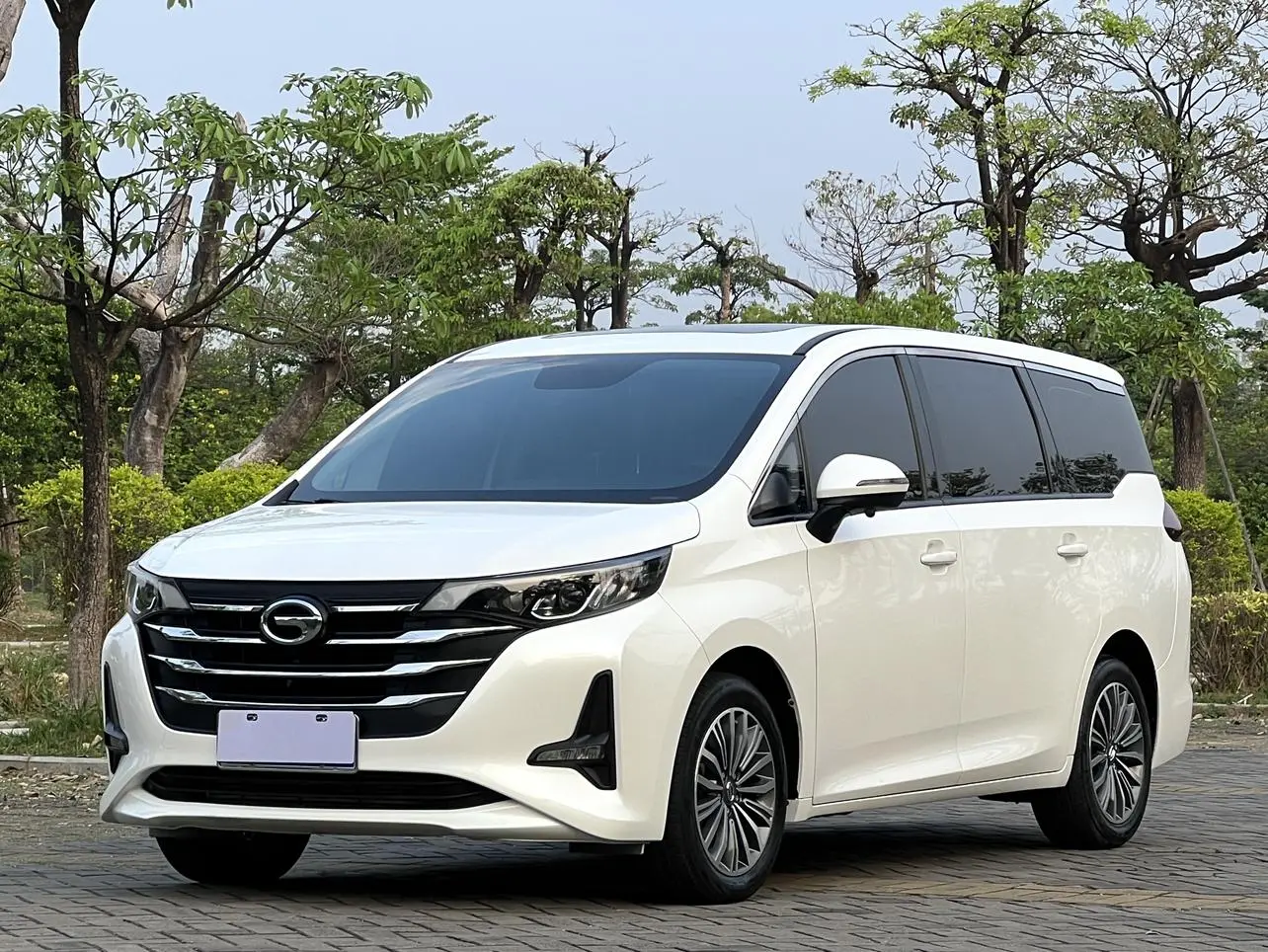 GAC Trumpchi M6 270T automatic Premium Edition 7-seater Country V