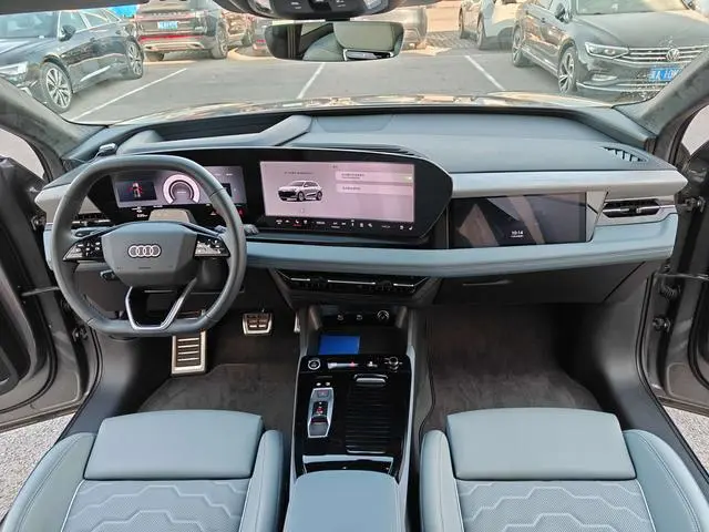 Audi Audi Q6L e-tron First pilot version