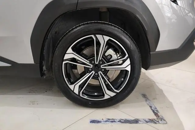 Geely Galaxy Galaxy L7 1.5T DHT 115km MAX