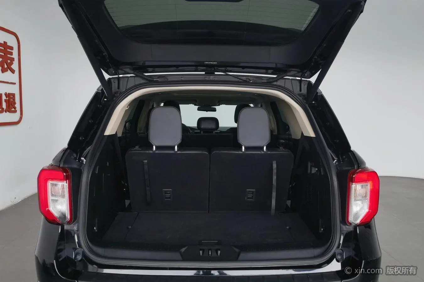 Ford Explorer EcoBoost 285 rear drive Fashion Edition 7 seats