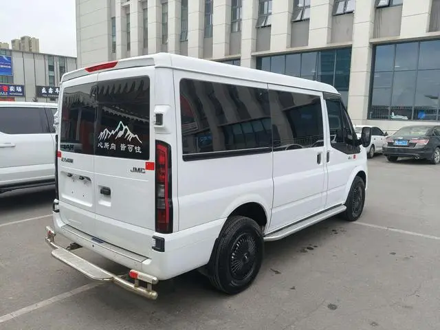 JMC Fushun 2.0T manual diesel short-axle low-top commercial multi-function passenger car 5 seats