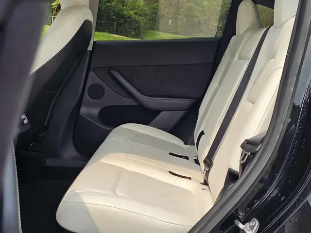 Tesla Model Y Standard battery life, rear-wheel drive version