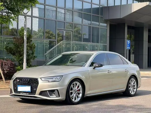 Audi Audi A4L 45 TFSI quattro personality sports version Country V