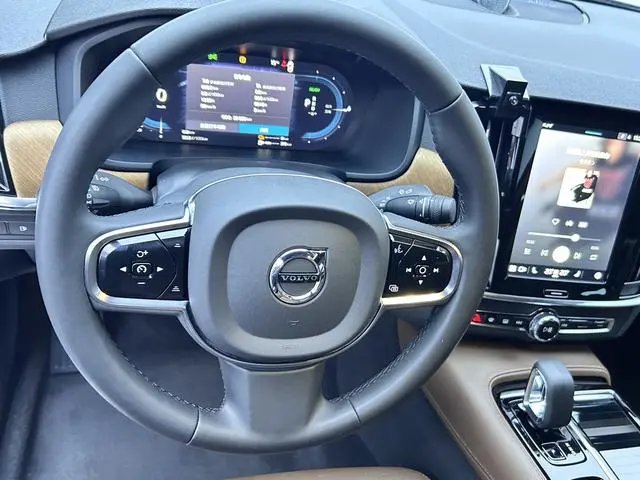 Volvo Volvo S90 PHEV T8 four-wheel drive long battery life Zhiyi Deluxe Edition