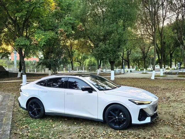 Changan Changan UNI-V 1.5T premium type