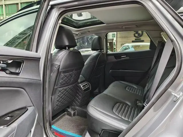 Kia Lion Platinum expands the world 2.0T two-wheel drive Premium edition