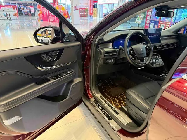 Lincoln Adventurer 2.0T two-wheel drive Zunyue Edition