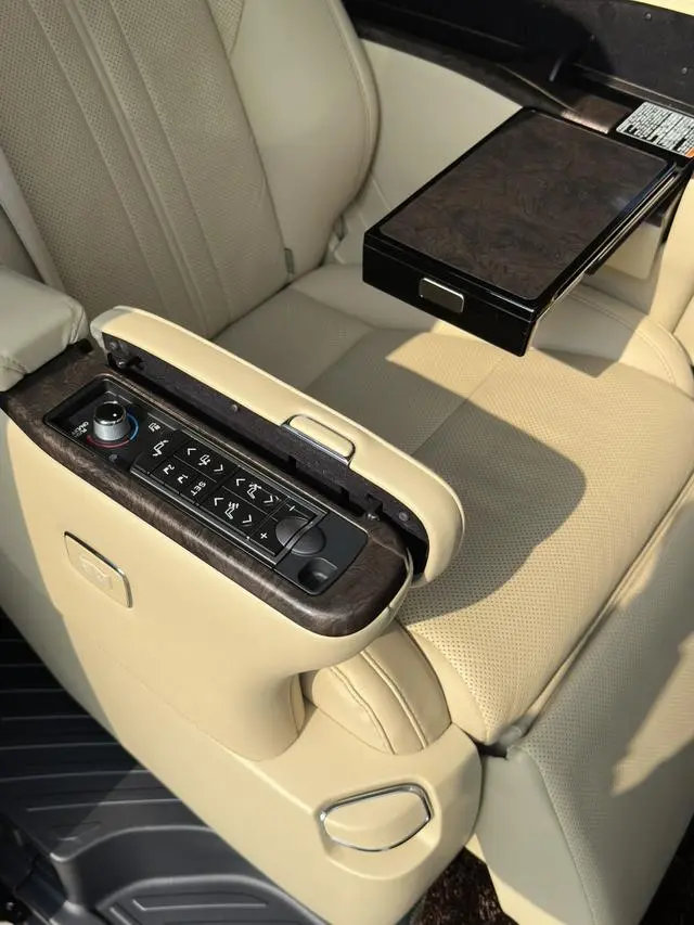 TOYOTA Elfa Dual Engine 2.5L Premium Edition