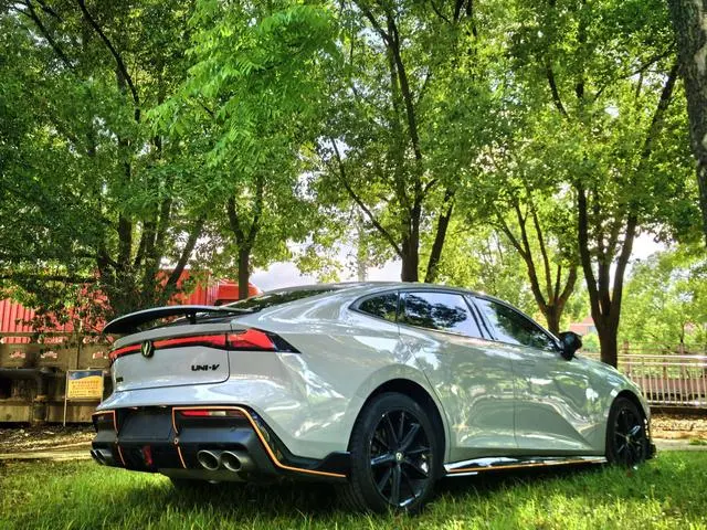 Changan Changan UNI-V 2.0T Collar Speed Version