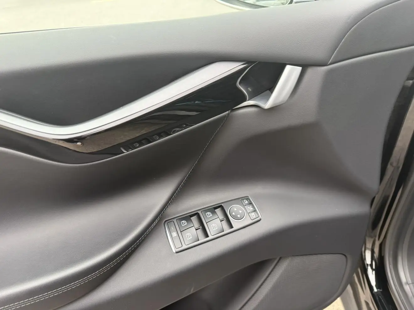 Tesla Model X 75D