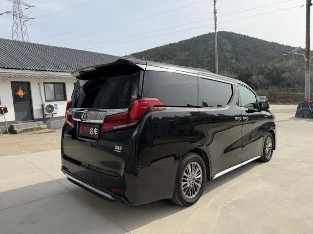 TOYOTA Elfa Dual Engine 2.5L Premium Edition