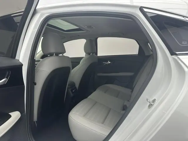 Kia Kia K3 1.5L IVT Premium Edition
