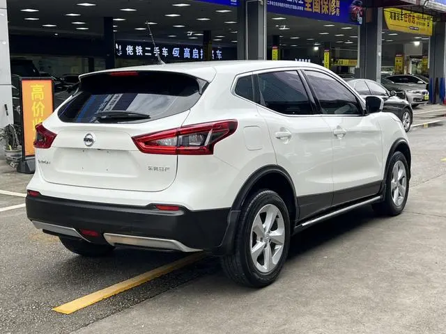 Nissan Qashqai 2.0 L XV Smart Edition