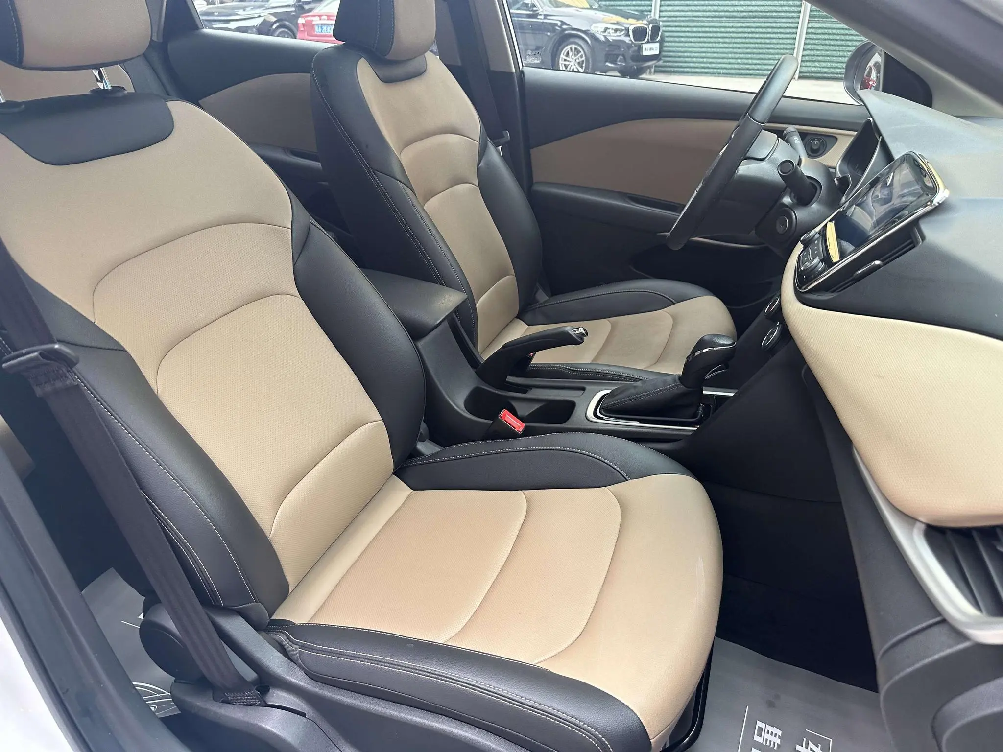 Chevrolet Cruze 320 automatic Enjoy Skylight version
