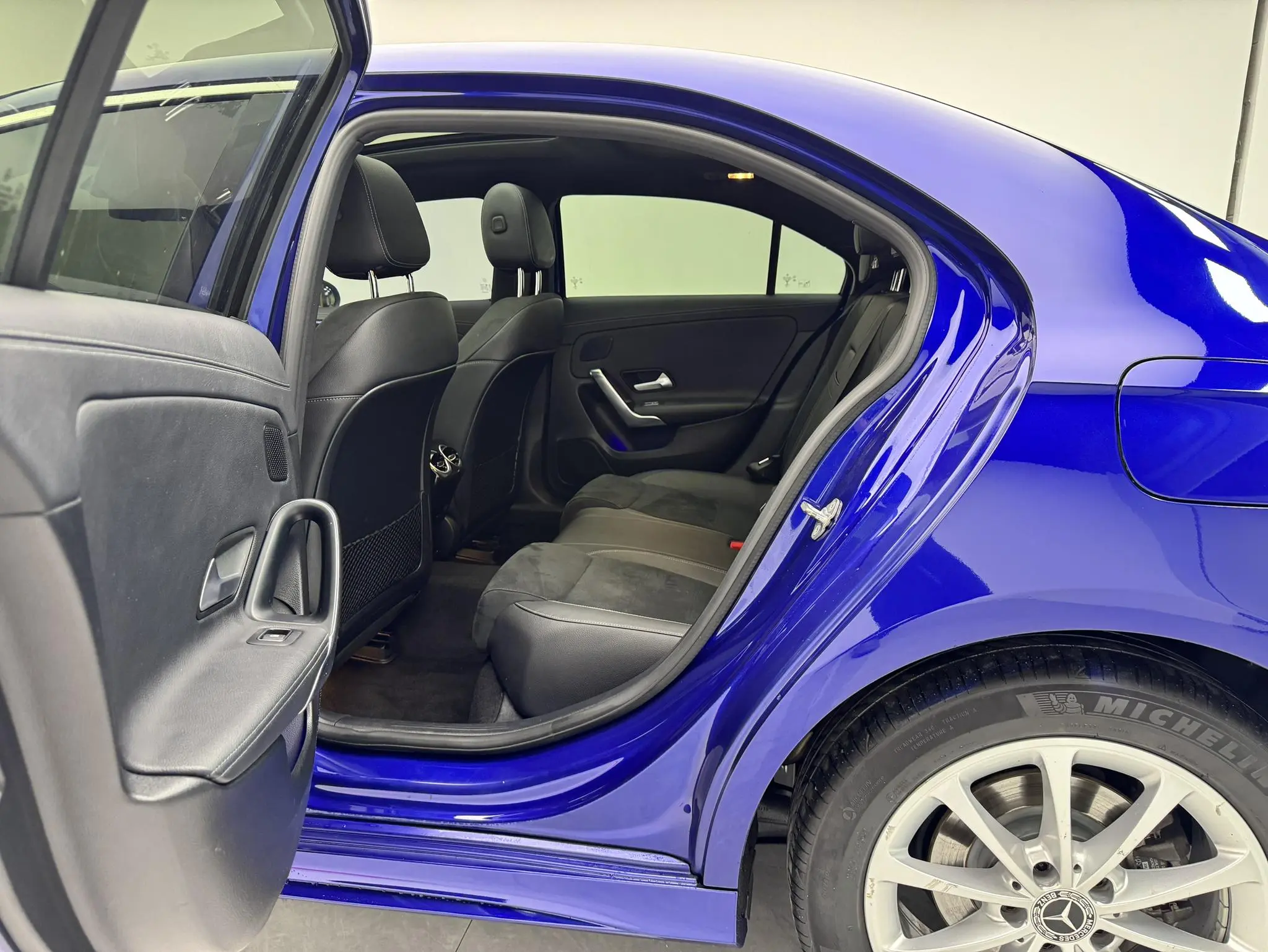 Mercedes-Benz Mercedes-Benz A-class A 200 L sports sedan