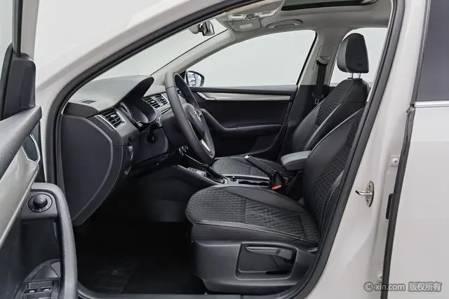Skoda Octavia 1.5L Automatic Smart Travel Deluxe Edition Country VI