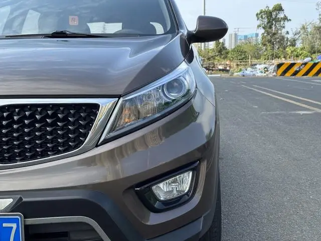 Kia Smart running 2.0L automatic two-wheel drive version GL