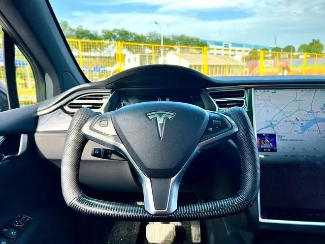 Tesla Model X 75D