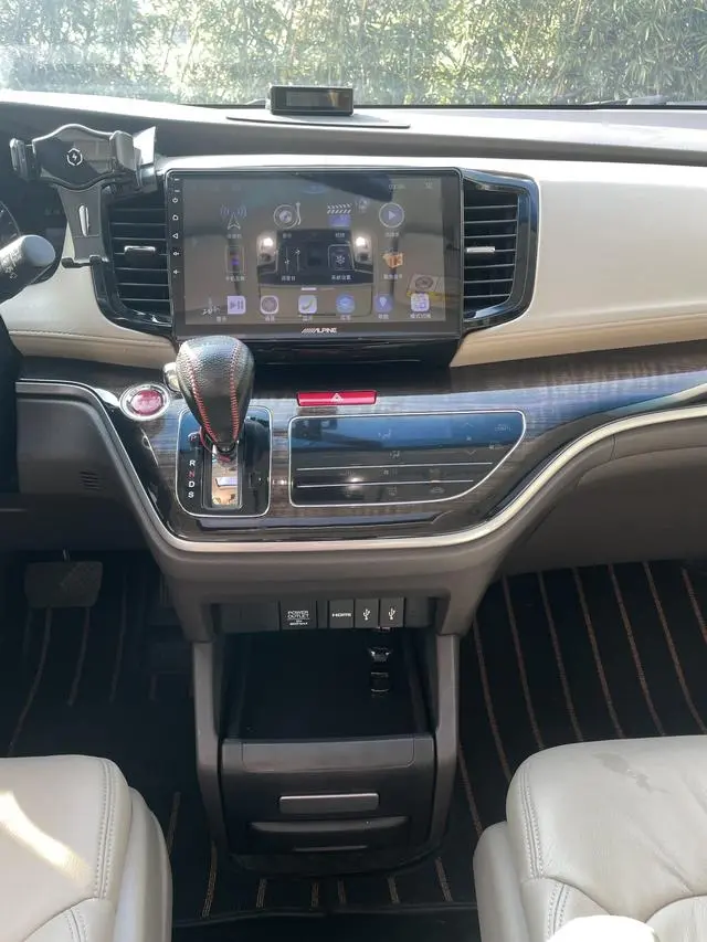 Honda Odyssey 2.4L Deluxe Edition