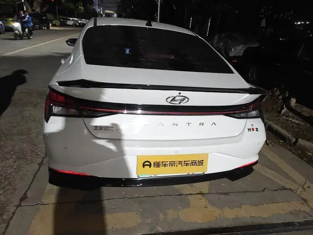 Hyundai Elantra 1.5L CVT LUX Premium Edition