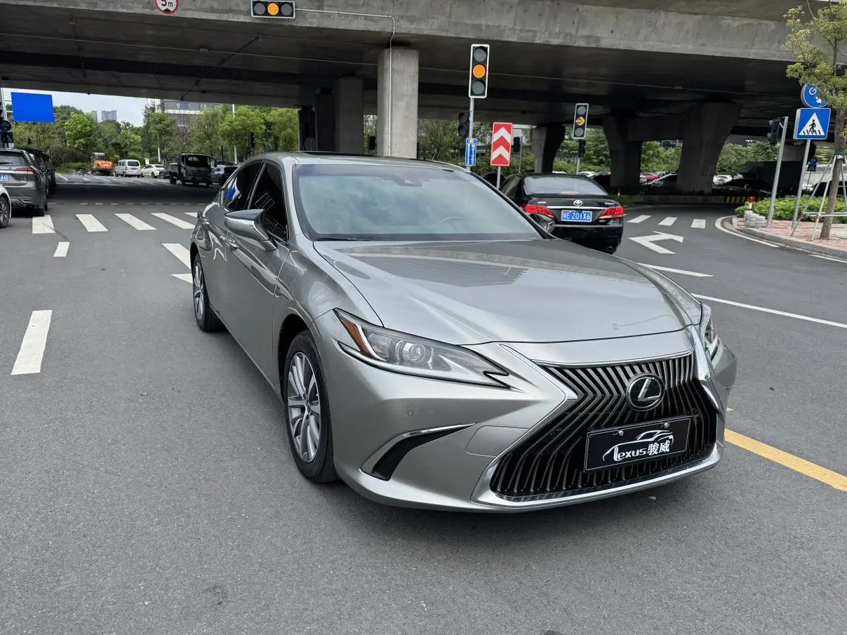 Lexus Lexus ES 260 Excellent Edition Country VI