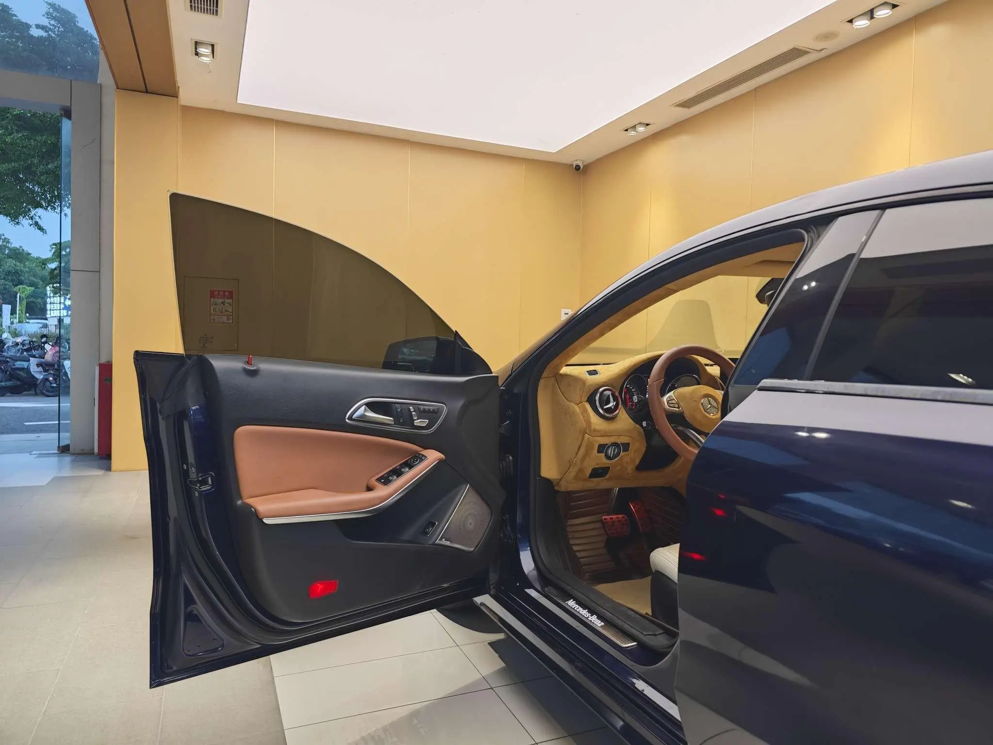 Mercedes-Benz Mercedes-Benz CLA CLA 220 4MATIC